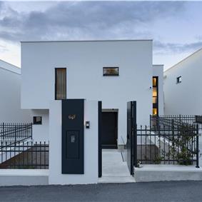 Selection of 5 bedroom seafront villas with heated pool on Ciovo near Trogir, sleeps 10